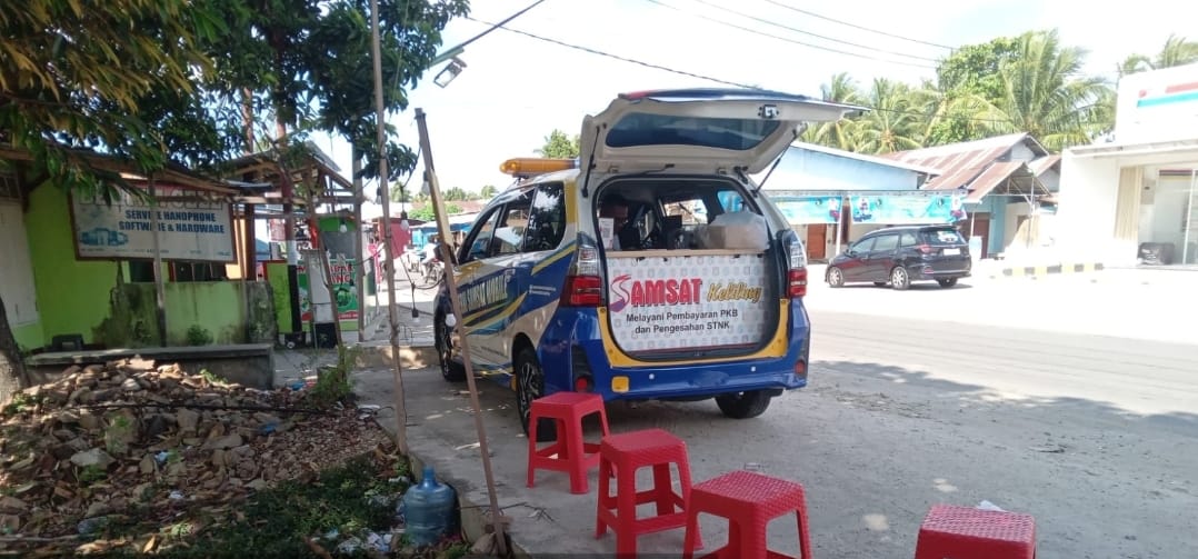 Pelayanan Gerai Samsat Mobile Siang Hari Stay Kecamatan Randangan